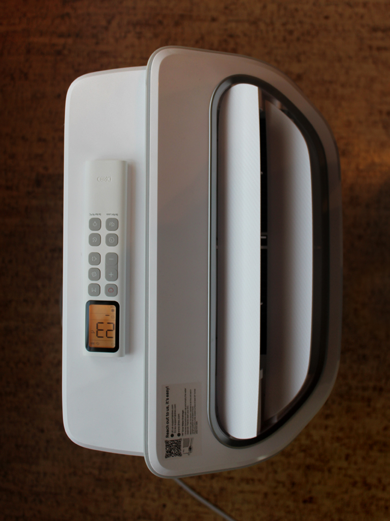 Ansicht von oben mit Fernbedienung.